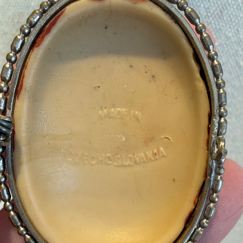 Vintage Czeckoslovakia Cameo Brooch with Red and Cream Accents - Picture 5 of 8